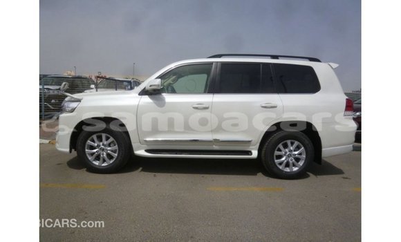 Buy Import Toyota Land Cruiser White Car in Import - Dubai in A'ana Buy Import Toyota Land Cruiser White Car in Import - Dubai in A'ana