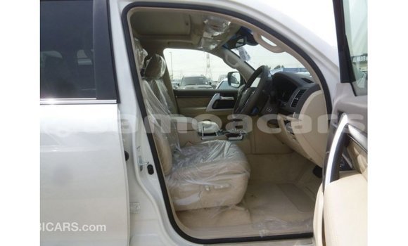 Buy Import Toyota Land Cruiser White Car in Import - Dubai in A'ana Buy Import Toyota Land Cruiser White Car in Import - Dubai in A'ana
