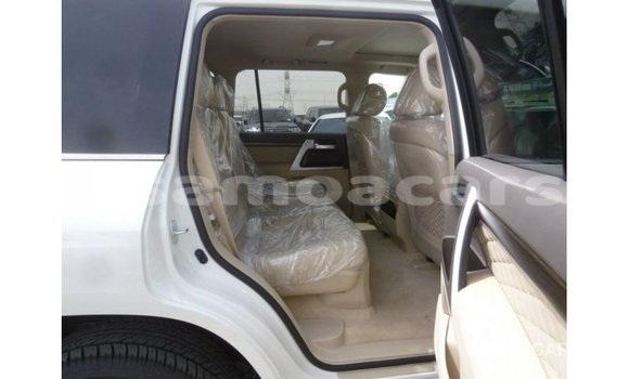 Buy Import Toyota Land Cruiser White Car in Import - Dubai in A'ana Buy Import Toyota Land Cruiser White Car in Import - Dubai in A'ana