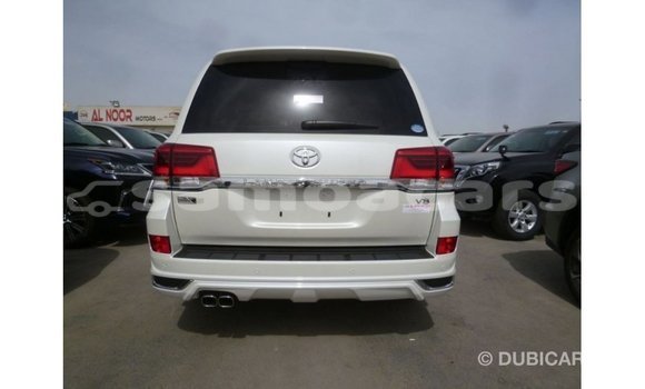 Buy Import Toyota Land Cruiser White Car in Import - Dubai in A'ana Buy Import Toyota Land Cruiser White Car in Import - Dubai in A'ana