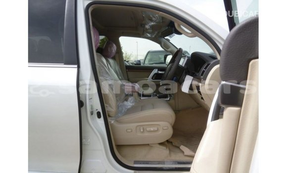 Buy Import Toyota Land Cruiser White Car in Import - Dubai in A'ana Buy Import Toyota Land Cruiser White Car in Import - Dubai in A'ana