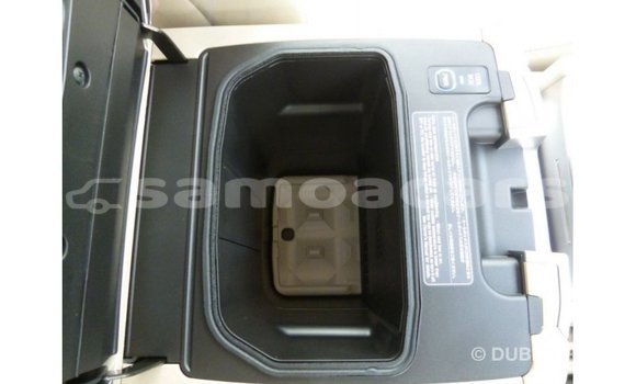 Buy Import Toyota Land Cruiser White Car in Import - Dubai in A'ana Buy Import Toyota Land Cruiser White Car in Import - Dubai in A'ana