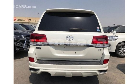 Buy Import Toyota Land Cruiser White Car in Import - Dubai in A'ana Buy Import Toyota Land Cruiser White Car in Import - Dubai in A'ana
