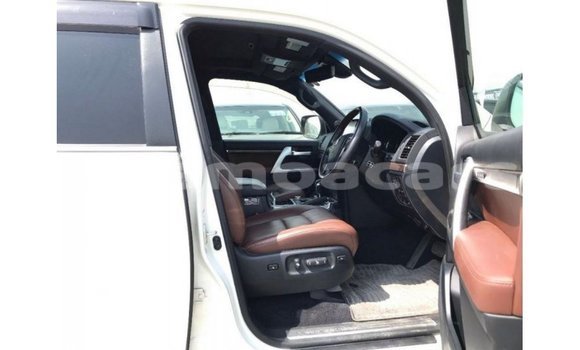 Buy Import Toyota Land Cruiser White Car in Import - Dubai in A'ana Buy Import Toyota Land Cruiser White Car in Import - Dubai in A'ana