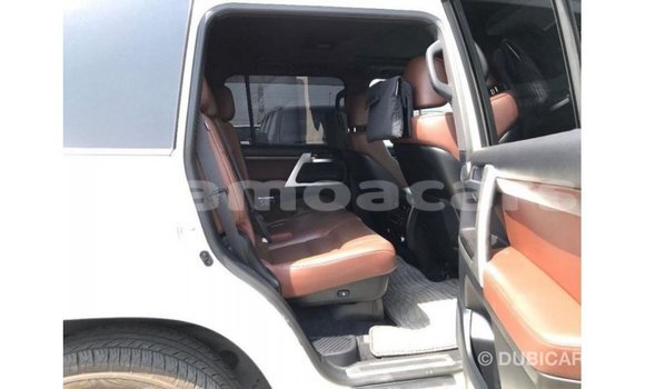 Buy Import Toyota Land Cruiser White Car in Import - Dubai in A'ana Buy Import Toyota Land Cruiser White Car in Import - Dubai in A'ana