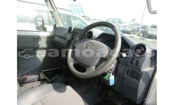 Buy Import Toyota Land Cruiser White Car in Import - Dubai in A'ana Buy Import Toyota Land Cruiser White Car in Import - Dubai in A'ana