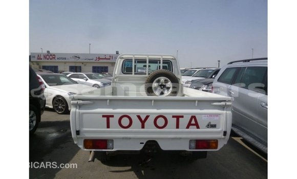 Buy Import Toyota Land Cruiser White Car in Import - Dubai in A'ana Buy Import Toyota Land Cruiser White Car in Import - Dubai in A'ana