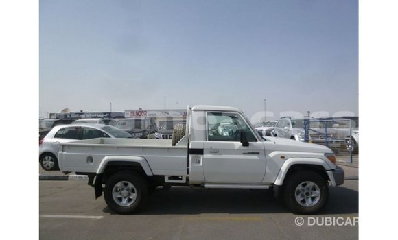 Buy Import Toyota Land Cruiser White Car in Import - Dubai in A'ana Buy Import Toyota Land Cruiser White Car in Import - Dubai in A'ana
