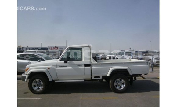 Buy Import Toyota Land Cruiser White Car in Import - Dubai in A'ana Buy Import Toyota Land Cruiser White Car in Import - Dubai in A'ana