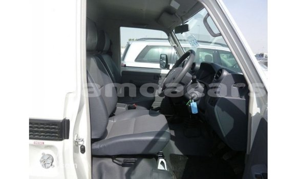 Buy Import Toyota Land Cruiser White Car in Import - Dubai in A'ana Buy Import Toyota Land Cruiser White Car in Import - Dubai in A'ana
