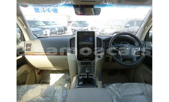 Buy Import Toyota Land Cruiser White Car in Import - Dubai in A'ana Buy Import Toyota Land Cruiser White Car in Import - Dubai in A'ana