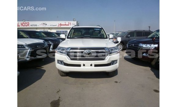 Buy Import Toyota Land Cruiser White Car in Import - Dubai in A'ana Buy Import Toyota Land Cruiser White Car in Import - Dubai in A'ana