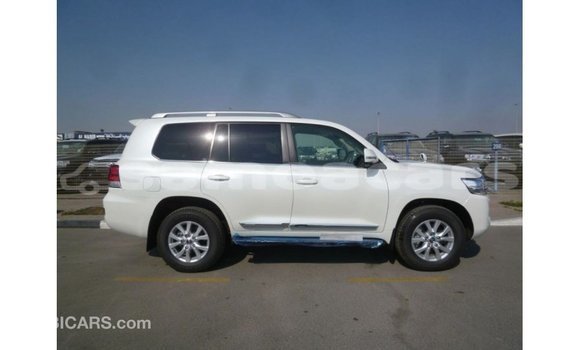 Buy Import Toyota Land Cruiser White Car in Import - Dubai in A'ana Buy Import Toyota Land Cruiser White Car in Import - Dubai in A'ana