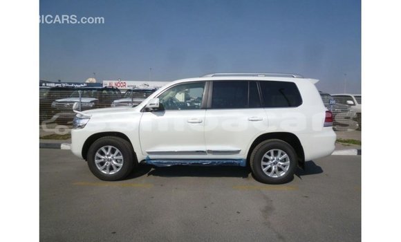 Buy Import Toyota Land Cruiser White Car in Import - Dubai in A'ana Buy Import Toyota Land Cruiser White Car in Import - Dubai in A'ana