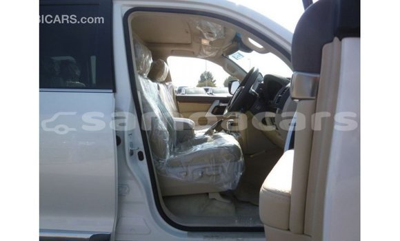 Buy Import Toyota Land Cruiser White Car in Import - Dubai in A'ana Buy Import Toyota Land Cruiser White Car in Import - Dubai in A'ana