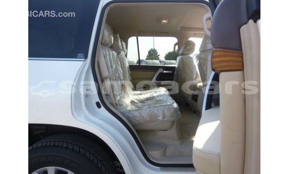 Buy Import Toyota Land Cruiser White Car in Import - Dubai in A'ana Buy Import Toyota Land Cruiser White Car in Import - Dubai in A'ana