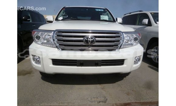 Buy Import Toyota Land Cruiser White Car in Import - Dubai in A'ana Buy Import Toyota Land Cruiser White Car in Import - Dubai in A'ana