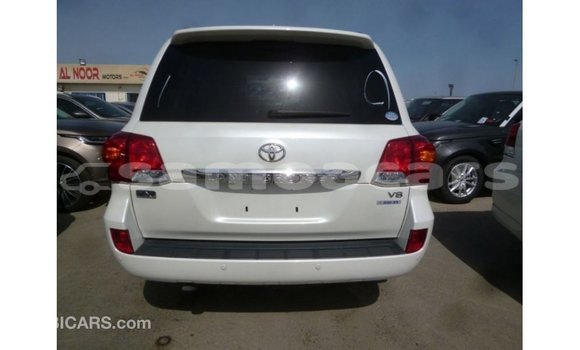 Buy Import Toyota Land Cruiser White Car in Import - Dubai in A'ana Buy Import Toyota Land Cruiser White Car in Import - Dubai in A'ana