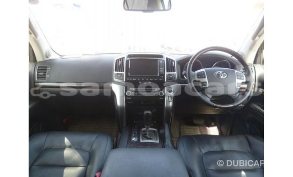 Buy Import Toyota Land Cruiser White Car in Import - Dubai in A'ana Buy Import Toyota Land Cruiser White Car in Import - Dubai in A'ana