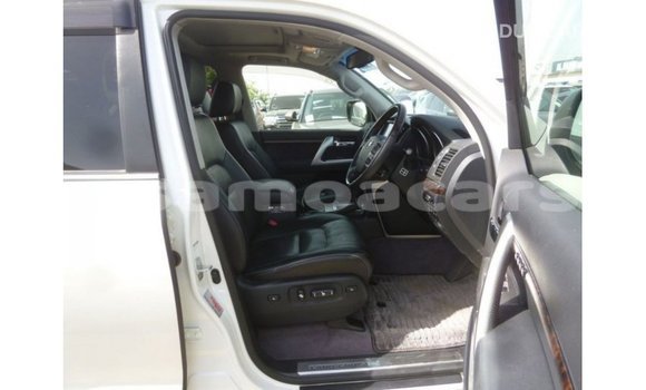 Buy Import Toyota Land Cruiser White Car in Import - Dubai in A'ana Buy Import Toyota Land Cruiser White Car in Import - Dubai in A'ana