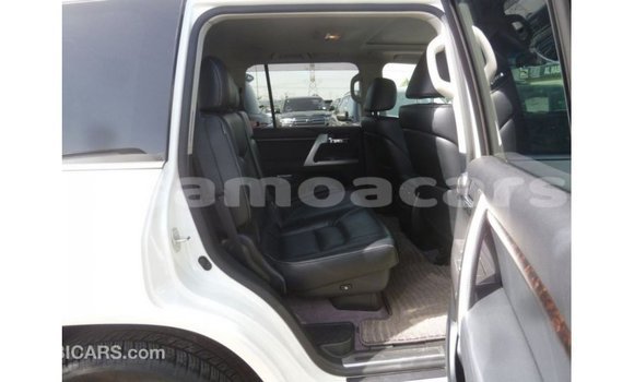 Buy Import Toyota Land Cruiser White Car in Import - Dubai in A'ana Buy Import Toyota Land Cruiser White Car in Import - Dubai in A'ana