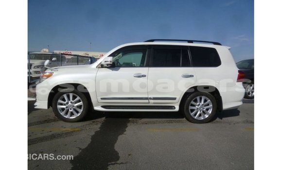 Buy Import Toyota Land Cruiser White Car in Import - Dubai in A'ana Buy Import Toyota Land Cruiser White Car in Import - Dubai in A'ana