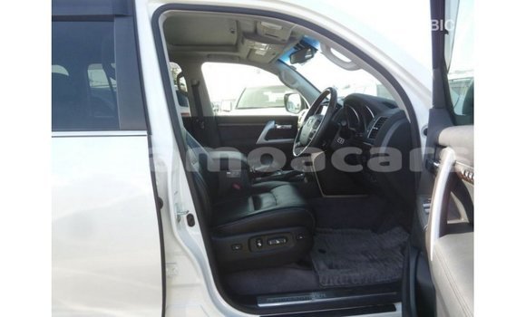 Buy Import Toyota Land Cruiser White Car in Import - Dubai in A'ana Buy Import Toyota Land Cruiser White Car in Import - Dubai in A'ana