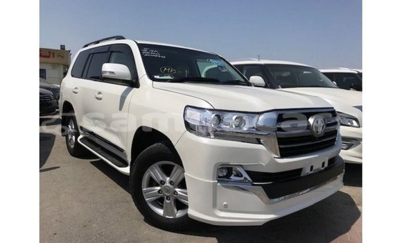 Acheter Import Voiture Toyota Land Cruiser Blanc à Import - Dubai, A'ana Acheter Import Voiture Toyota Land Cruiser Blanc à Import - Dubai, A'ana