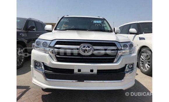 Acheter Import Voiture Toyota Land Cruiser Blanc à Import - Dubai, A'ana Acheter Import Voiture Toyota Land Cruiser Blanc à Import - Dubai, A'ana