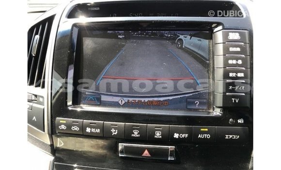 Acheter Import Voiture Toyota Land Cruiser Blanc à Import - Dubai, A'ana Acheter Import Voiture Toyota Land Cruiser Blanc à Import - Dubai, A'ana