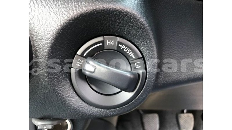 Big with watermark toyota hilux a ana import dubai 3461