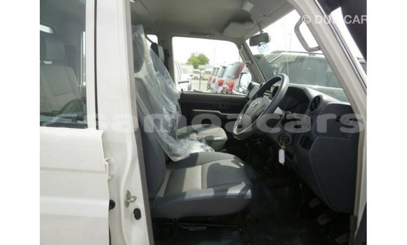 Buy Import Toyota Land Cruiser White Car in Import - Dubai in A'ana Buy Import Toyota Land Cruiser White Car in Import - Dubai in A'ana