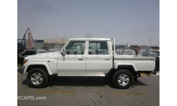 Buy Import Toyota Land Cruiser White Car in Import - Dubai in A'ana Buy Import Toyota Land Cruiser White Car in Import - Dubai in A'ana
