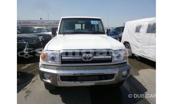 Buy Import Toyota Land Cruiser White Car in Import - Dubai in A'ana Buy Import Toyota Land Cruiser White Car in Import - Dubai in A'ana