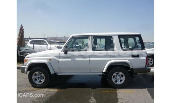 Buy Import Toyota Land Cruiser White Car in Import - Dubai in A'ana Buy Import Toyota Land Cruiser White Car in Import - Dubai in A'ana