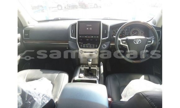 Buy Import Toyota Land Cruiser White Car in Import - Dubai in A'ana Buy Import Toyota Land Cruiser White Car in Import - Dubai in A'ana