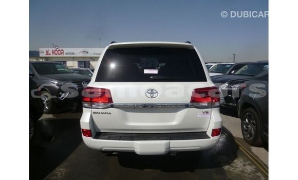 Buy Import Toyota Land Cruiser White Car in Import - Dubai in A'ana Buy Import Toyota Land Cruiser White Car in Import - Dubai in A'ana