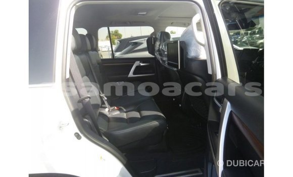 Buy Import Toyota Land Cruiser White Car in Import - Dubai in A'ana Buy Import Toyota Land Cruiser White Car in Import - Dubai in A'ana
