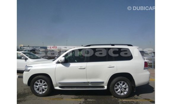 Buy Import Toyota Land Cruiser White Car in Import - Dubai in A'ana Buy Import Toyota Land Cruiser White Car in Import - Dubai in A'ana