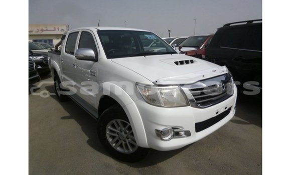 Buy Import Toyota Hilux White Car in Import - Dubai in A'ana Buy Import Toyota Hilux White Car in Import - Dubai in A'ana