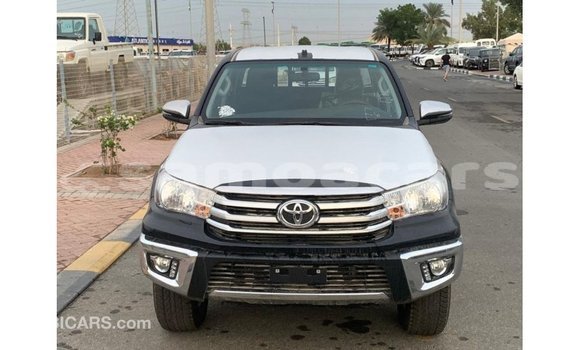 Acheter Import Voiture Toyota Hilux Noir à Import - Dubai, A'ana Acheter Import Voiture Toyota Hilux Noir à Import - Dubai, A'ana