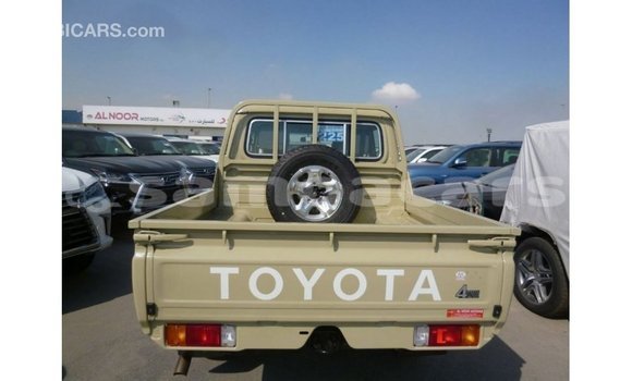 Buy Import Toyota Land Cruiser Beige Car in Import - Dubai in A'ana Buy Import Toyota Land Cruiser Beige Car in Import - Dubai in A'ana
