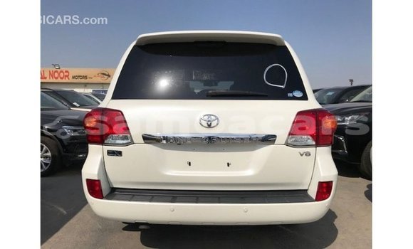Buy Import Toyota Land Cruiser White Car in Import - Dubai in A'ana Buy Import Toyota Land Cruiser White Car in Import - Dubai in A'ana