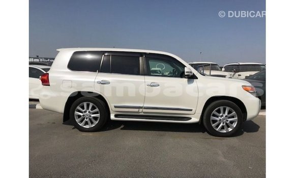 Buy Import Toyota Land Cruiser White Car in Import - Dubai in A'ana Buy Import Toyota Land Cruiser White Car in Import - Dubai in A'ana