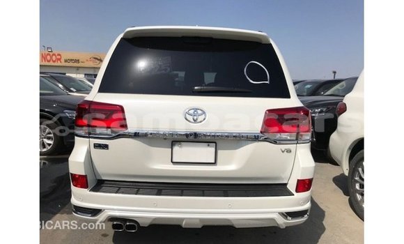 Buy Import Toyota Land Cruiser White Car in Import - Dubai in A'ana Buy Import Toyota Land Cruiser White Car in Import - Dubai in A'ana