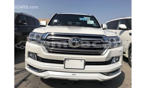 Buy Import Toyota Land Cruiser White Car in Import - Dubai in A'ana Buy Import Toyota Land Cruiser White Car in Import - Dubai in A'ana
