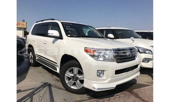 Buy Import Toyota Land Cruiser White Car in Import - Dubai in A'ana Buy Import Toyota Land Cruiser White Car in Import - Dubai in A'ana