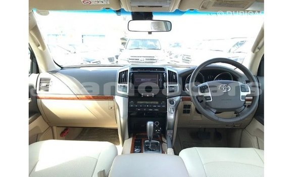 Buy Import Toyota Land Cruiser White Car in Import - Dubai in A'ana Buy Import Toyota Land Cruiser White Car in Import - Dubai in A'ana