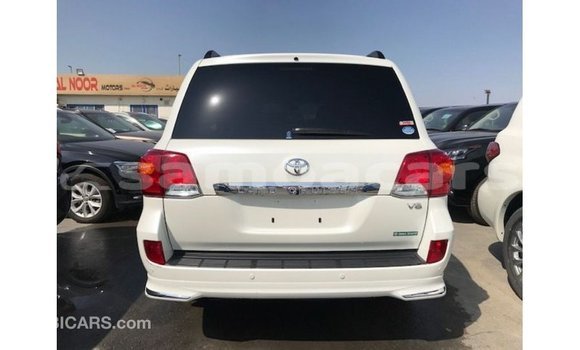 Buy Import Toyota Land Cruiser White Car in Import - Dubai in A'ana Buy Import Toyota Land Cruiser White Car in Import - Dubai in A'ana
