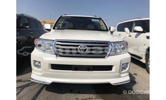 Buy Import Toyota Land Cruiser White Car in Import - Dubai in A'ana Buy Import Toyota Land Cruiser White Car in Import - Dubai in A'ana